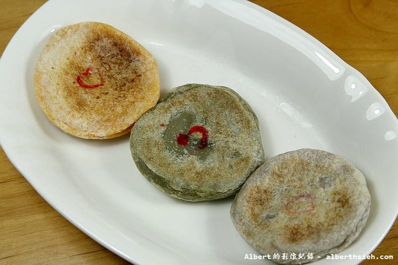 陳媽媽月光餅．桃園大溪老街美食（喜憨兒製作口感軟Q的愛心月光餅）