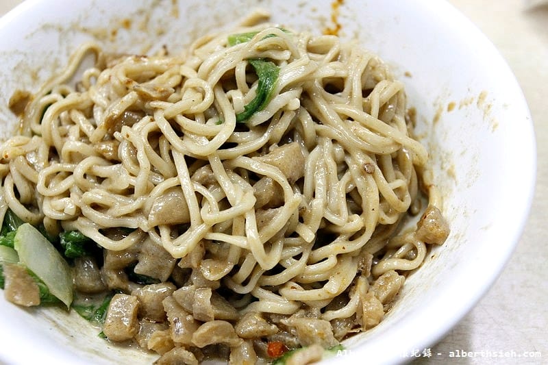 【忠孝復興站美食】台北大安．許家村扁食（麻醬乾麵混搭菜脯辣椒絕配）