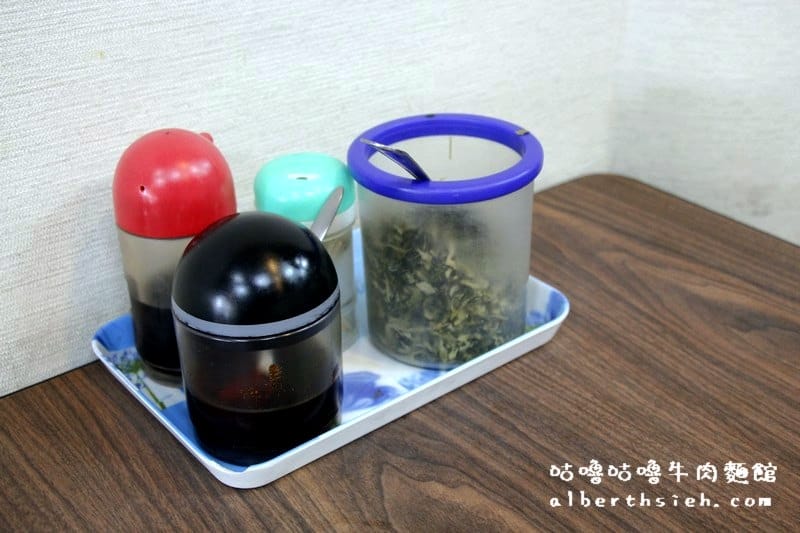 咕嚕咕嚕牛肉麵館.三重先嗇宮站美食(湯頭很醇很清爽滑順好喝) - 第4張圖 咕嚕咕嚕牛肉麵館.三重先嗇宮站美食(湯頭很醇很清爽滑順好喝)
