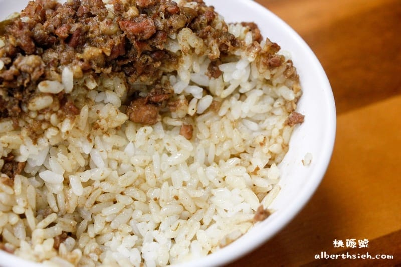 【桃車美食小吃】桃園市．桃源號（魯肉飯，排骨酥湯美味好吃）