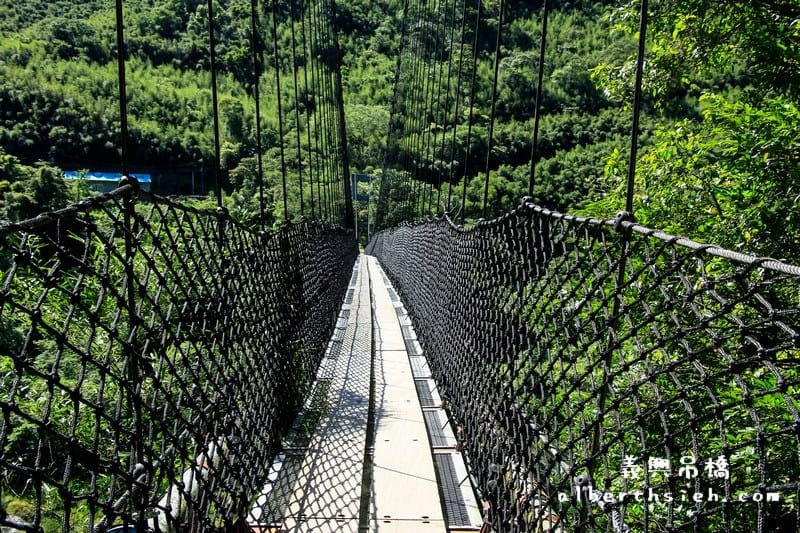 義興吊橋．桃園復興景點（賽德克巴萊彩虹橋，15層樓高200公尺長）
