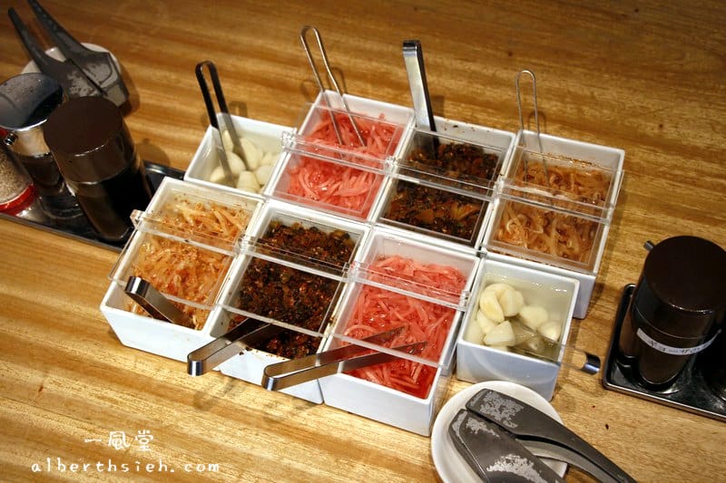 博多一風堂．廣島本通美食（小菜中的辣醬菜、辣豆苗超好吃）