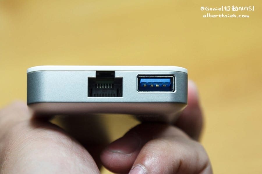 【NAS開箱文】QNAP．QGenie（口袋輕巧型的隨身行動NAS以及行動電源）