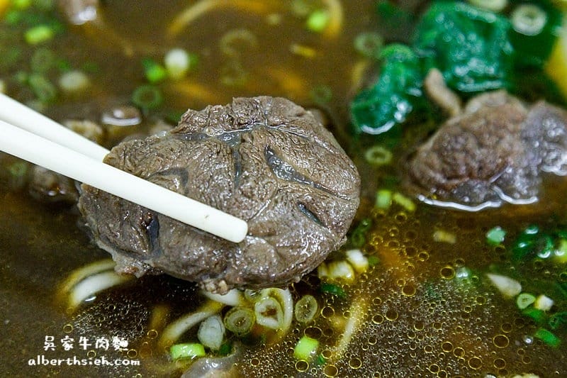 台北北投站美食．吳家牛肉麵（加湯後味道更濃郁好喝）