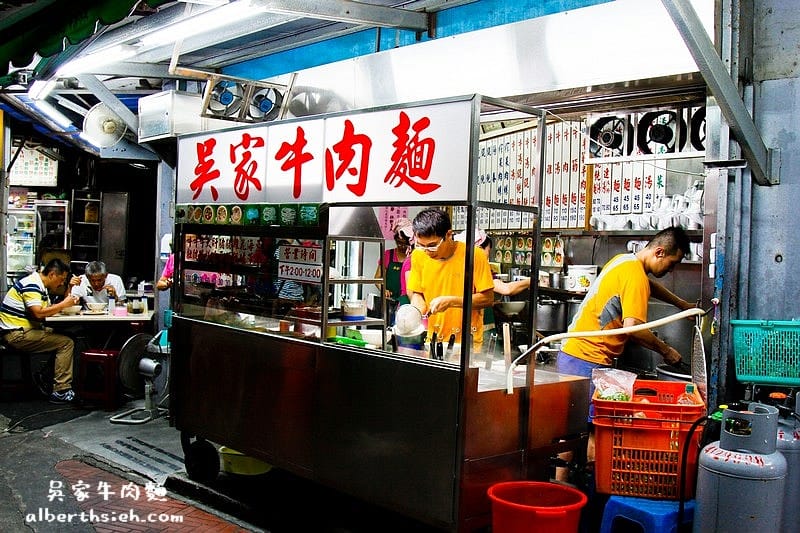 台北北投站美食．吳家牛肉麵（加湯後味道更濃郁好喝）