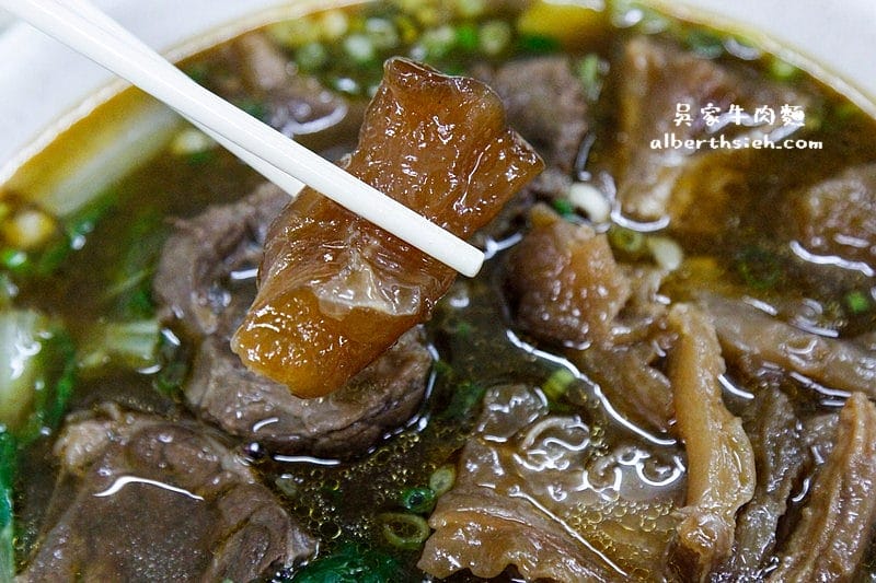 台北北投站美食．吳家牛肉麵（加湯後味道更濃郁好喝）