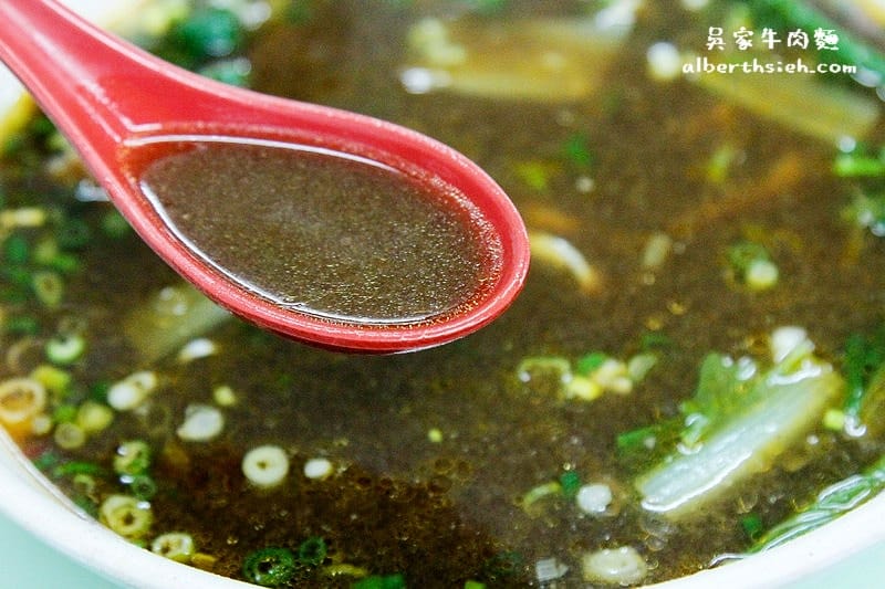 台北北投站美食．吳家牛肉麵（加湯後味道更濃郁好喝）