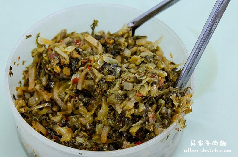 台北北投站美食．吳家牛肉麵（加湯後味道更濃郁好喝）