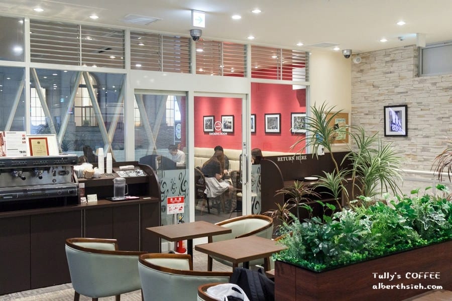 日本連鎖咖啡店．廣島Tully’s COFFEE（提供插座沙發休憩的好去處）