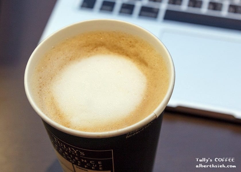 日本連鎖咖啡店．廣島Tully’s COFFEE（提供插座沙發休憩的好去處）