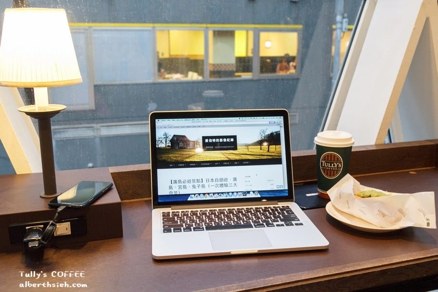 日本連鎖咖啡店．廣島Tully’s COFFEE（提供插座沙發休憩的好去處）