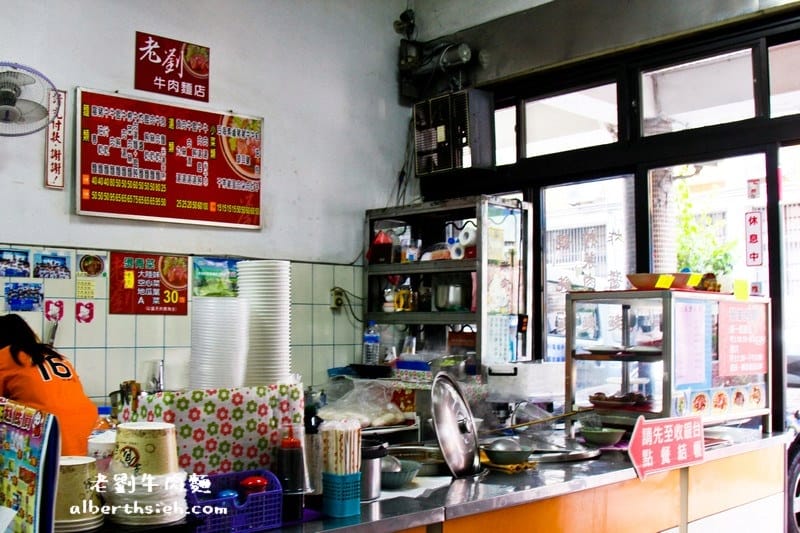 老劉牛肉麵．桃園區美食（湯頭帶有牛肉味道而且不過鹹）