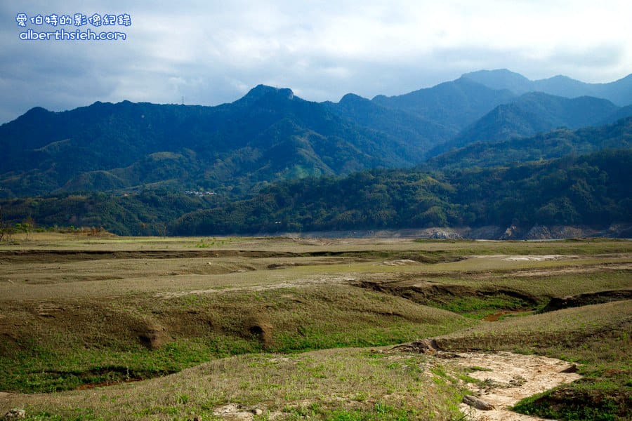 石門水庫阿姆坪土地公廟&夢幻草原．桃園大溪景點（鬧水荒造成水位見底才能看見的奇景）