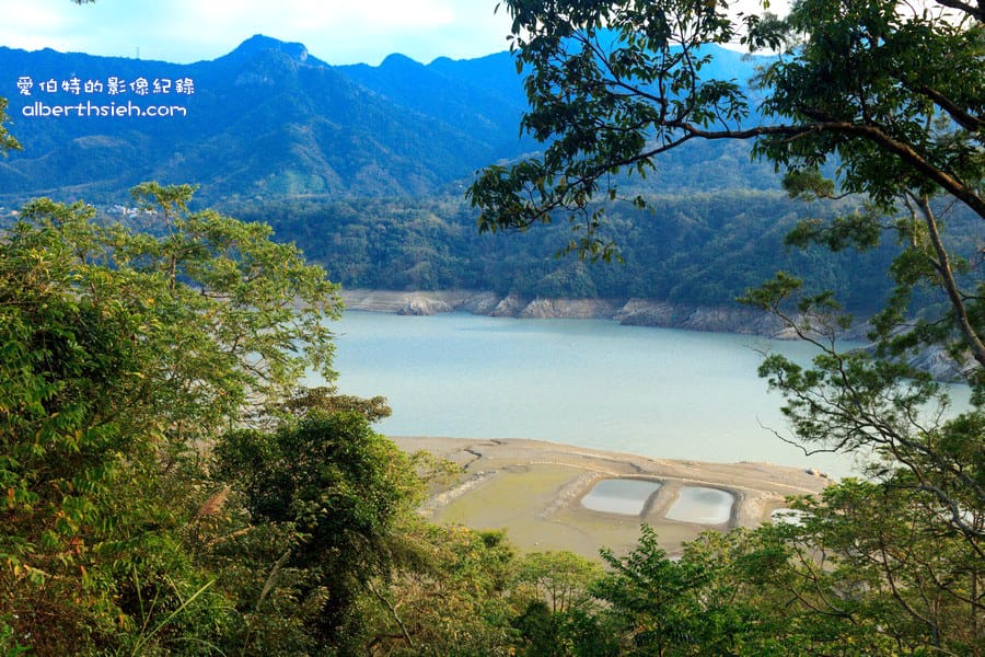 石門水庫阿姆坪土地公廟&夢幻草原．桃園大溪景點（鬧水荒造成水位見底才能看見的奇景）