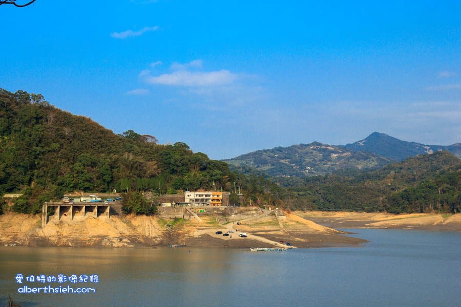 石門水庫阿姆坪土地公廟&夢幻草原．桃園大溪景點（鬧水荒造成水位見底才能看見的奇景）