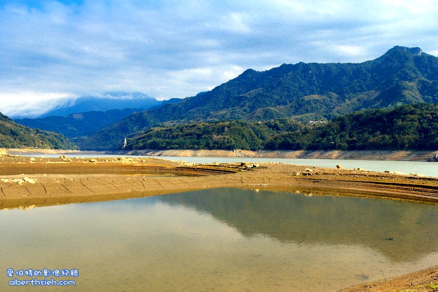 石門水庫阿姆坪土地公廟&夢幻草原．桃園大溪景點（鬧水荒造成水位見底才能看見的奇景）