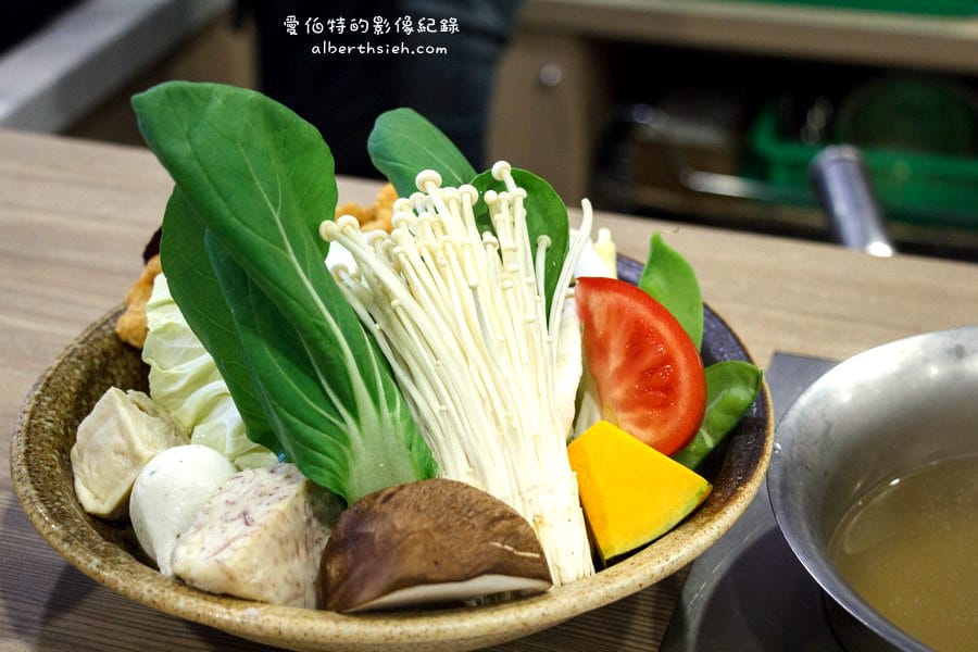 頂湯涮涮鍋跳蝦活蟹．桃園龜山美食（主打海鮮有生魚片料理的火鍋店）