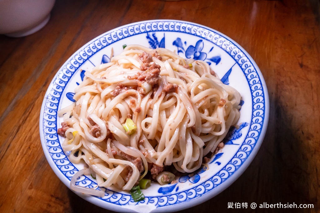 龜山豬肝麵．桃園龜山美食早餐（乾麵滑Q順口，豬肝綿密軟嫩） @愛伯特