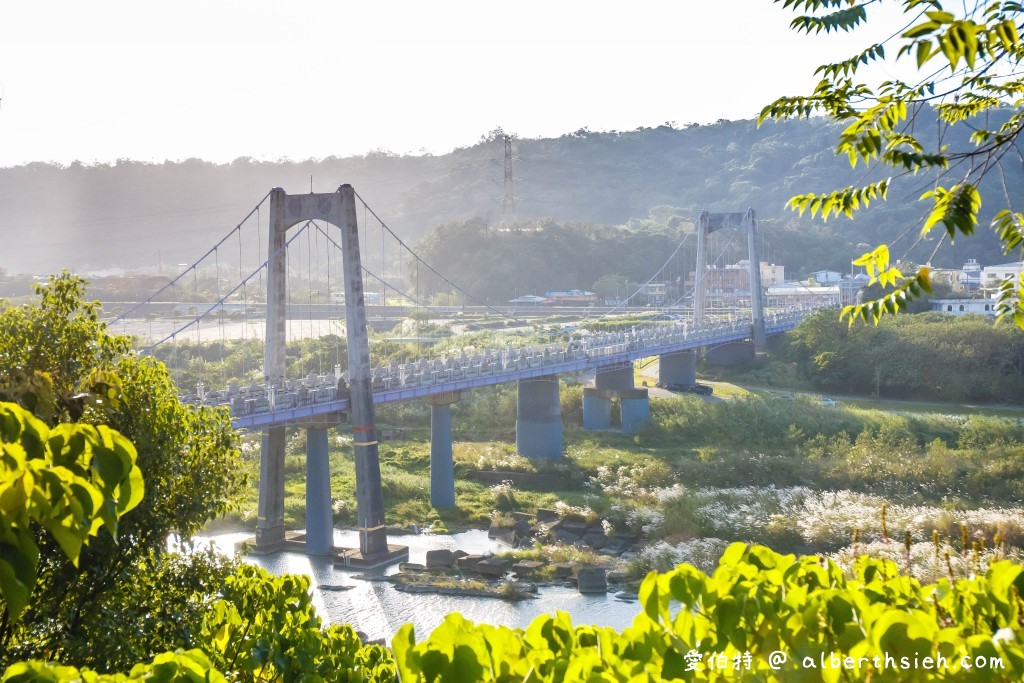 大溪橋/大溪景觀電梯．桃園約會景點（大溪老街相仿的巴洛克浪漫建築，夜景打光超美媲美藍眼淚） @愛伯特