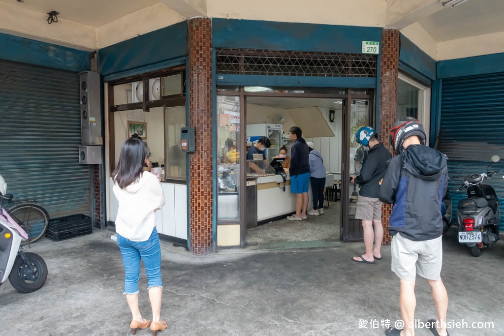 桃園明峰早餐店（在地排隊早餐推薦，豬排漢堡，三明治肉排好吃必點） @愛伯特