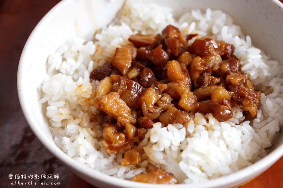 新北市新莊．魯肉發無刺虱目魚粥（新鮮肥美的魚肚湯）