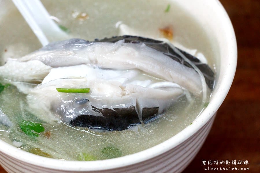 新北市新莊．魯肉發無刺虱目魚粥（新鮮肥美的魚肚湯）