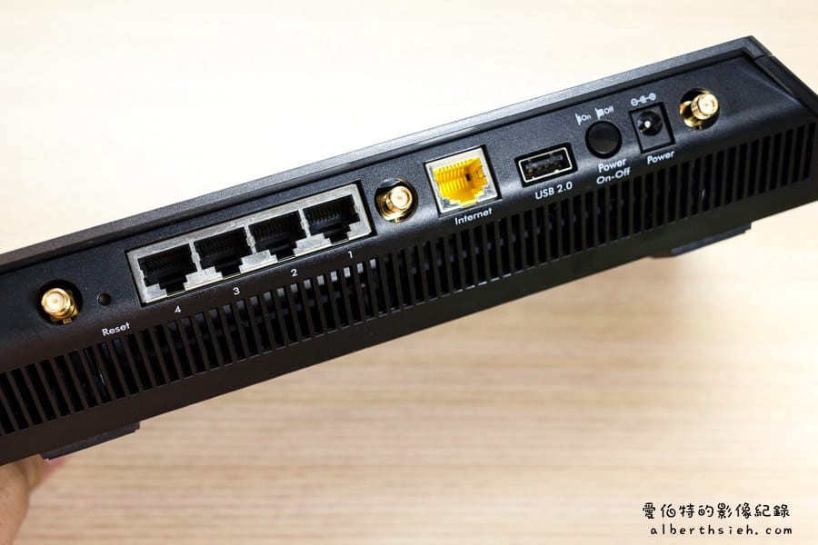 Netgear 夜鷹．Nighthawk R7000（功能強大性價比優的無線路由器）