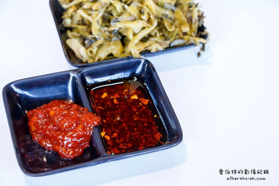 聞香坊.桃園龜山美食(清燉牛肉麵有著清香的中藥味很香醇順口) - 第6張圖 聞香坊.桃園龜山美食(清燉牛肉麵有著清香的中藥味很香醇順口)