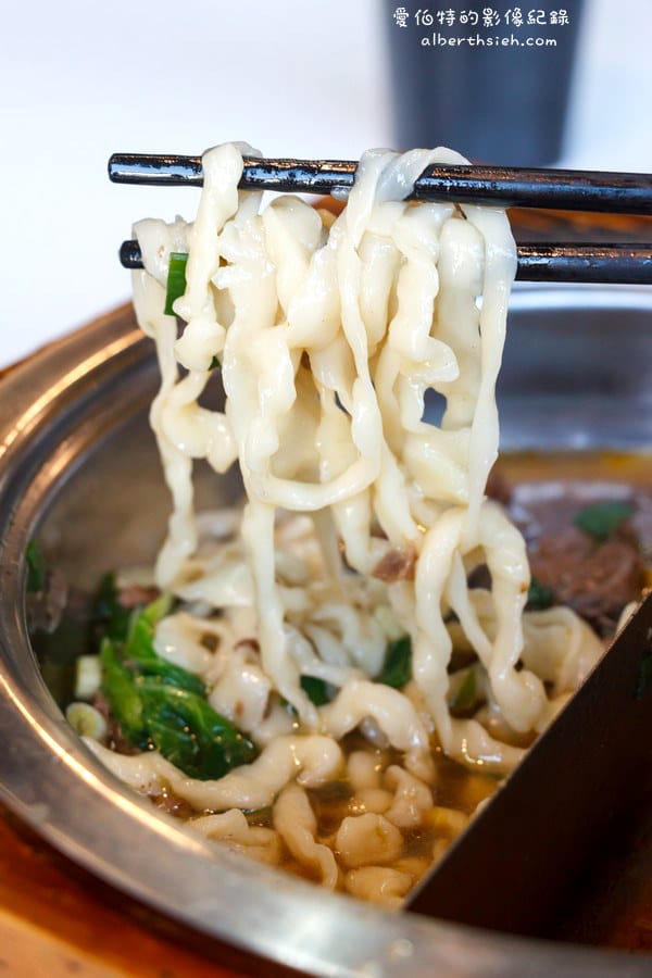 聞香坊.桃園龜山美食(清燉牛肉麵有著清香的中藥味很香醇順口) - 第13張圖 聞香坊.桃園龜山美食(清燉牛肉麵有著清香的中藥味很香醇順口)
