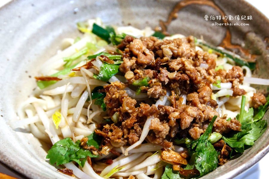 聞香坊.桃園龜山美食(清燉牛肉麵有著清香的中藥味很香醇順口) - 第7張圖 聞香坊.桃園龜山美食(清燉牛肉麵有著清香的中藥味很香醇順口)