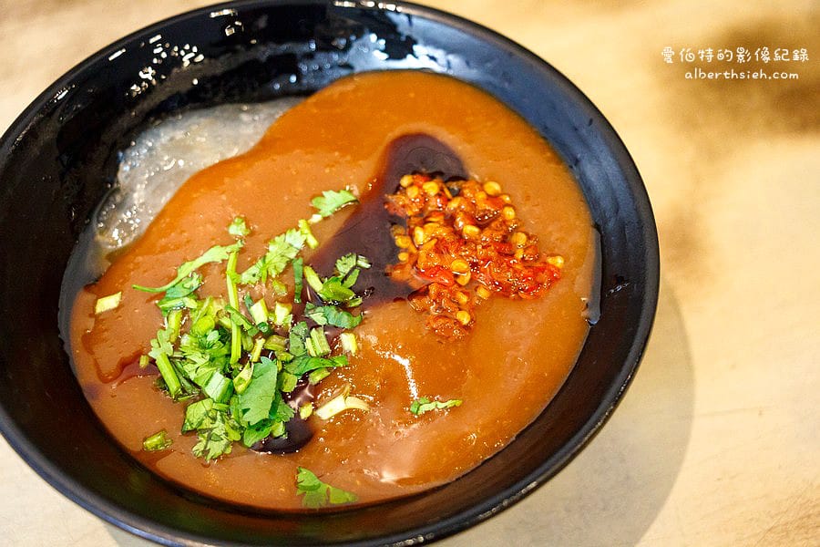陳師兄素肉圓．桃園大溪美食（外皮Q彈甜醬料的好吃肉圓）