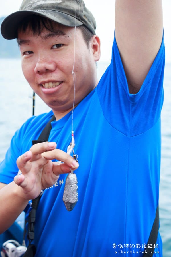 華倫六號娛樂海釣船．基隆海釣（碧砂漁港夜釣小管、白帶魚初體驗）