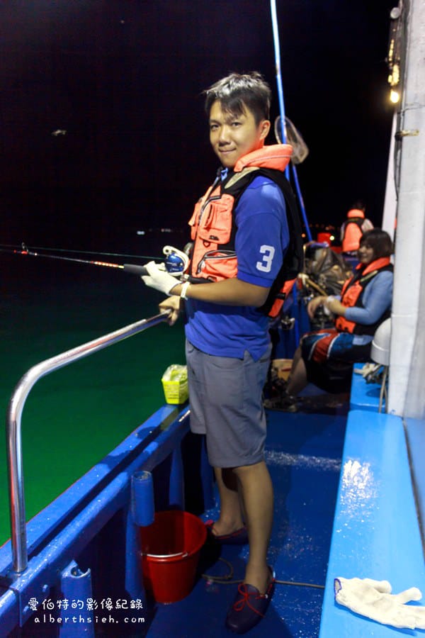 華倫六號娛樂海釣船．基隆海釣（碧砂漁港夜釣小管、白帶魚初體驗）