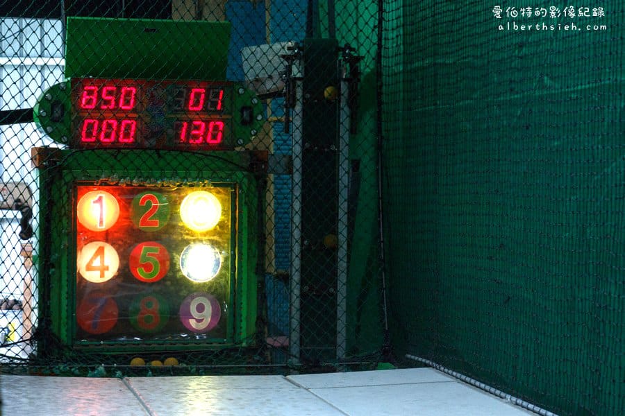 新北市中和．全球複合式運動休閒館（棒壘球、撞球、保齡球、射箭、釣蝦一次讓你滿足）