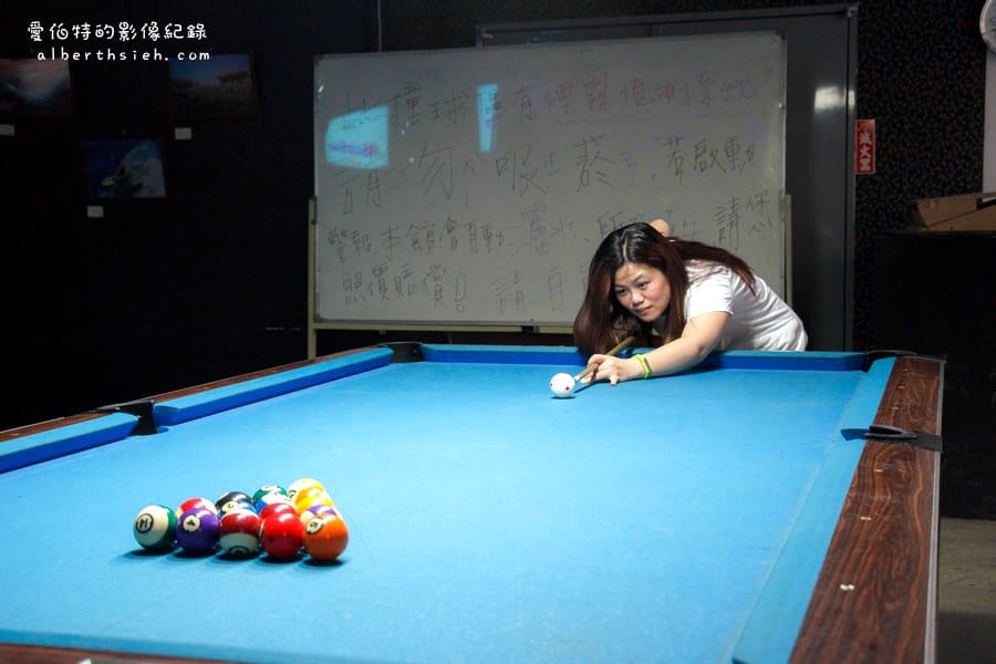 新北市中和．全球複合式運動休閒館（棒壘球、撞球、保齡球、射箭、釣蝦一次讓你滿足）