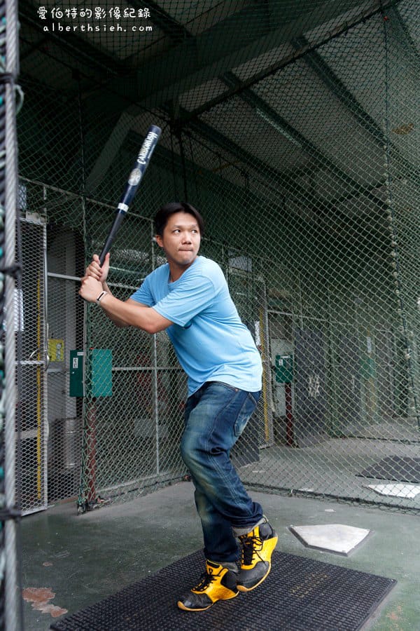 新北市中和．全球複合式運動休閒館（棒壘球、撞球、保齡球、射箭、釣蝦一次讓你滿足）