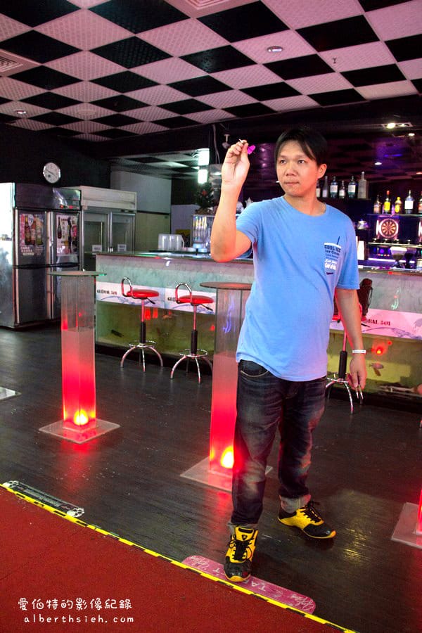 新北市中和．全球複合式運動休閒館（棒壘球、撞球、保齡球、射箭、釣蝦一次讓你滿足）