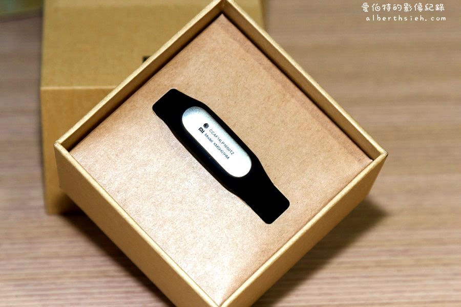 小米．小米手環（可以偵測步數睡眠品質的高CP值運動手環）