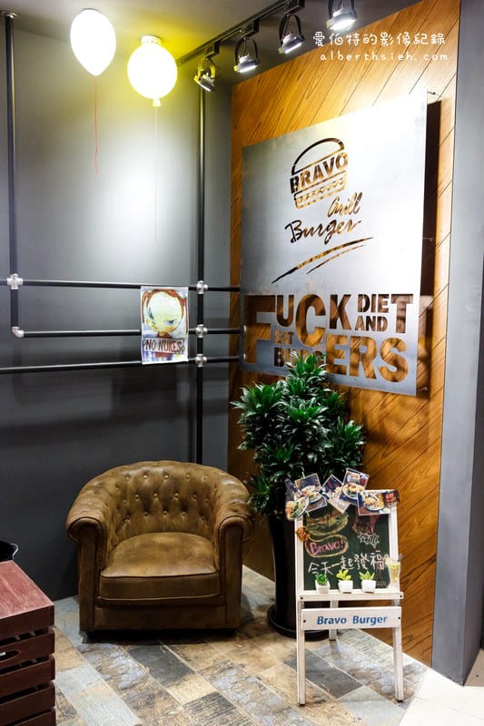 新北市林口．Bravo Burger發福廚房（花生醬跟漢堡的結合還蠻意外的好吃）