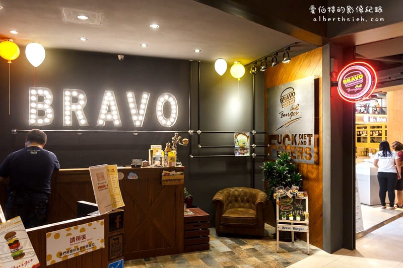 新北市林口．Bravo Burger發福廚房（花生醬跟漢堡的結合還蠻意外的好吃）