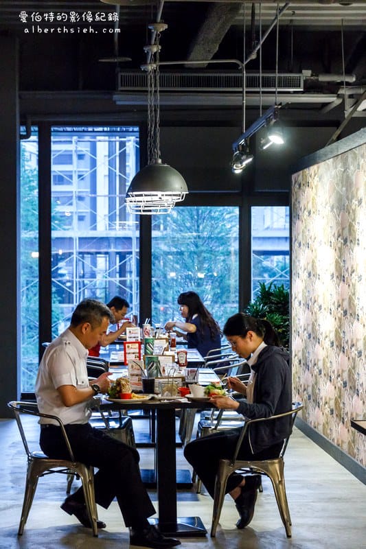 新北市林口．Bravo Burger發福廚房（花生醬跟漢堡的結合還蠻意外的好吃）