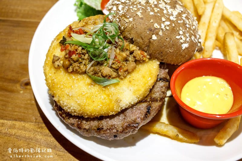 新北市林口．Bravo Burger發福廚房（花生醬跟漢堡的結合還蠻意外的好吃）