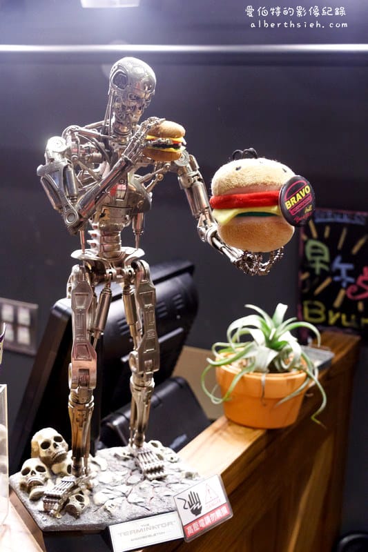 新北市林口．Bravo Burger發福廚房（花生醬跟漢堡的結合還蠻意外的好吃）