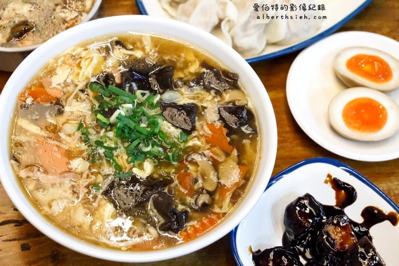 新竹竹北．十一街麵食館（特別的葫瓜水餃，口感清爽好吃）