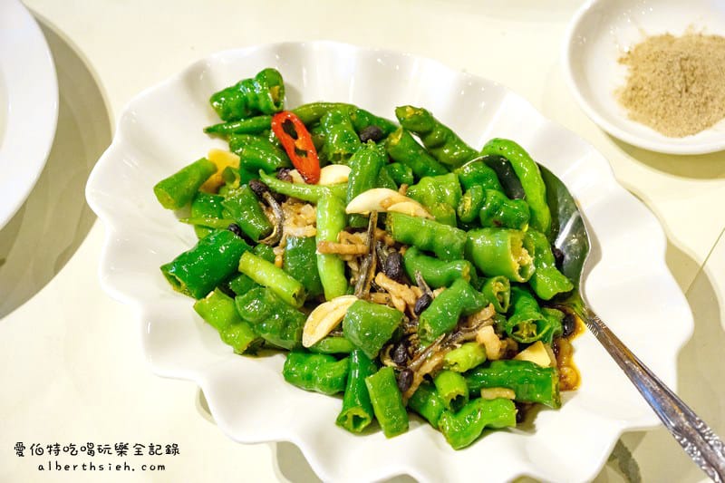 好漢莊甕子雞．桃園中壢美食（香噴噴的武打黃金窯烤雞）