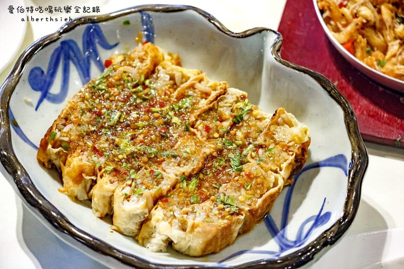 好漢莊甕子雞．桃園中壢美食（香噴噴的武打黃金窯烤雞）