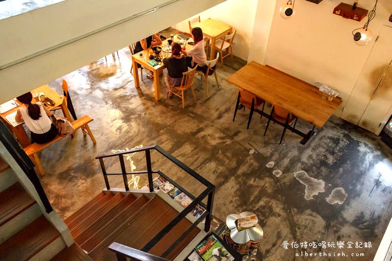 台北信義．上樓看看咖啡（用餐時間不限制提供插座Wifi可以讓你從早坐到晚）