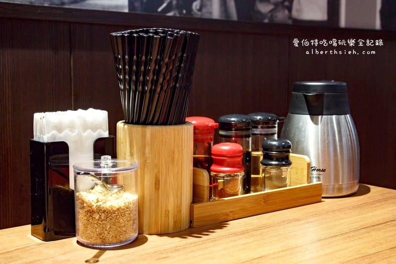 梅光軒拉麵．桃園遠東百貨美食（醬油拉麵口感清爽不會過於鹹膩）