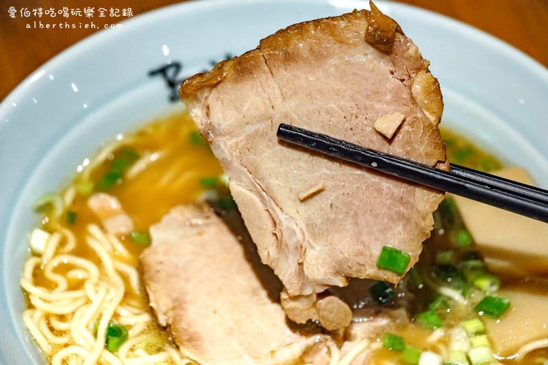 梅光軒拉麵．桃園遠東百貨美食（醬油拉麵口感清爽不會過於鹹膩）