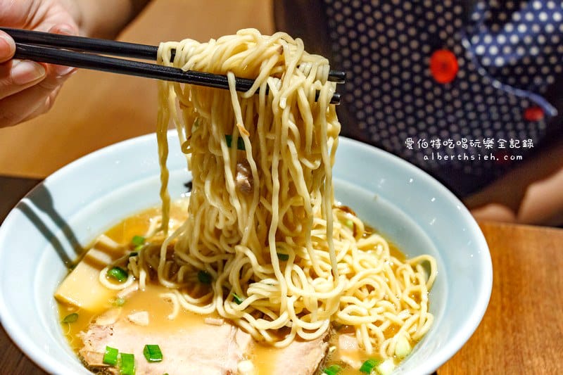 梅光軒拉麵．桃園遠東百貨美食（醬油拉麵口感清爽不會過於鹹膩）